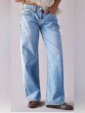 Classic Light Blue mid rise Women's Jeans 6/8